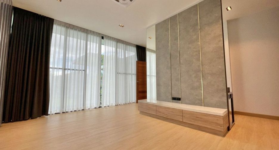 For rent 4 bedrooms house in Mueang Chiang Mai, Chiang Mai