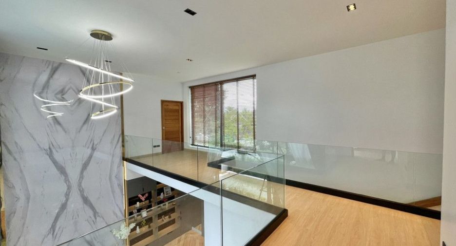 For rent 4 bedrooms house in Mueang Chiang Mai, Chiang Mai