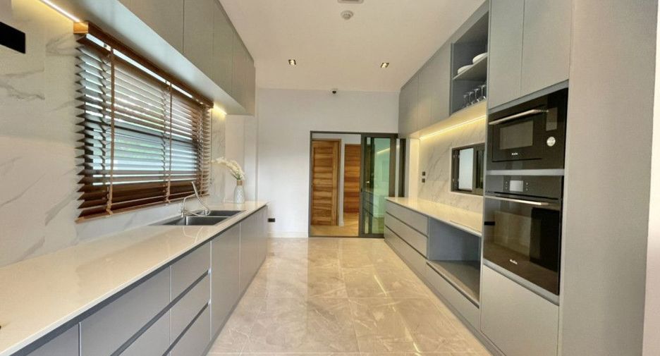 For rent 4 bedrooms house in Mueang Chiang Mai, Chiang Mai