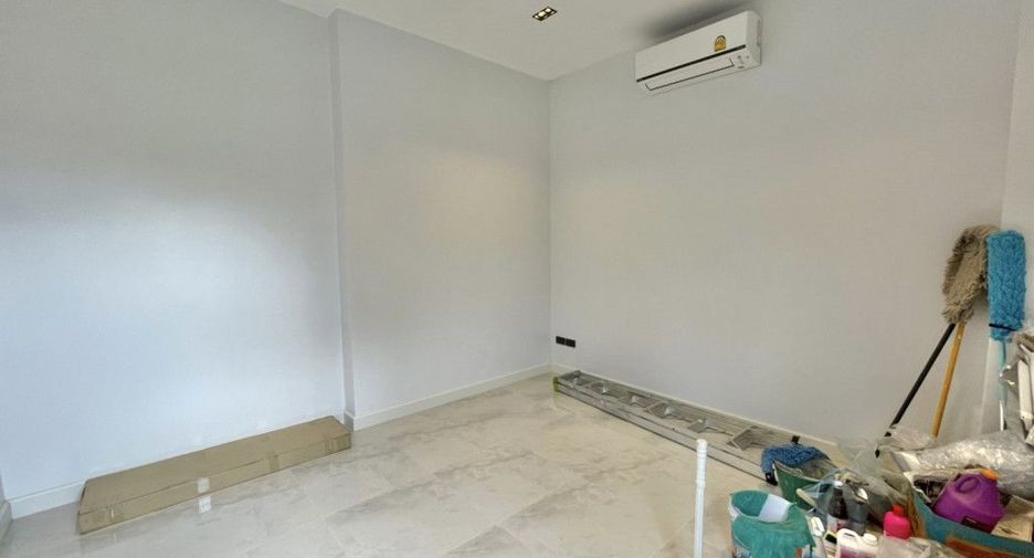 For rent 4 bedrooms house in Mueang Chiang Mai, Chiang Mai