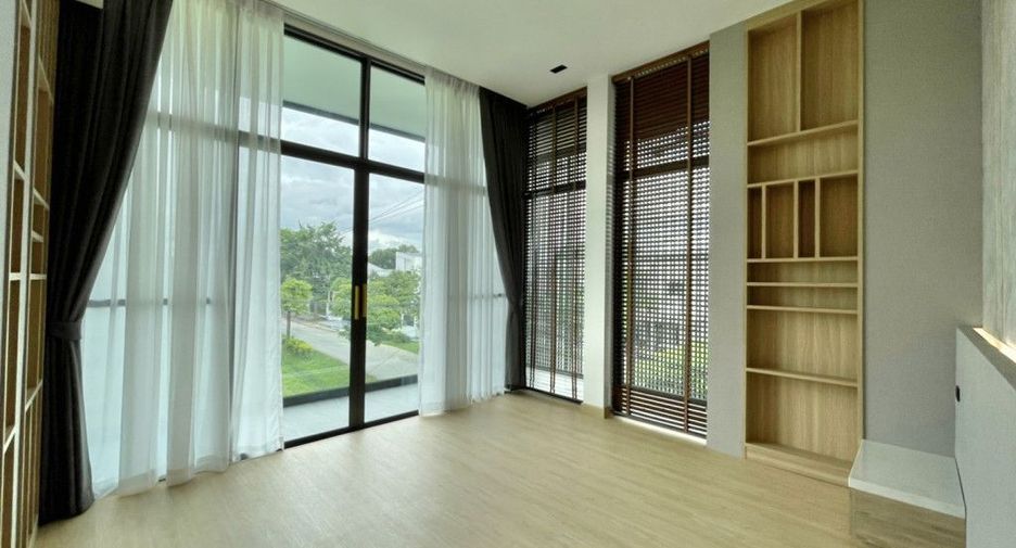For rent 4 bedrooms house in Mueang Chiang Mai, Chiang Mai