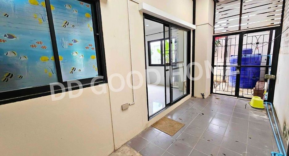 For sale 3 bed townhouse in Mueang Nakhon Pathom, Nakhon Pathom