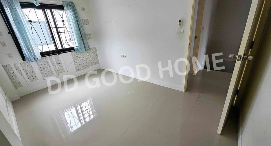 For sale 3 bed townhouse in Mueang Nakhon Pathom, Nakhon Pathom