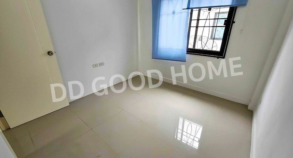 For sale 3 bed townhouse in Mueang Nakhon Pathom, Nakhon Pathom
