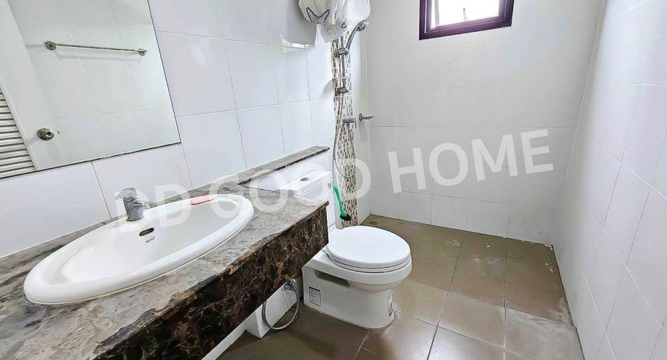 For sale 3 bed townhouse in Mueang Nakhon Pathom, Nakhon Pathom