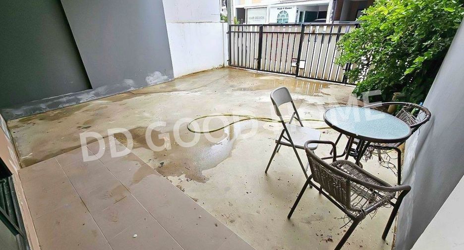 For sale 3 bed townhouse in Mueang Nakhon Pathom, Nakhon Pathom