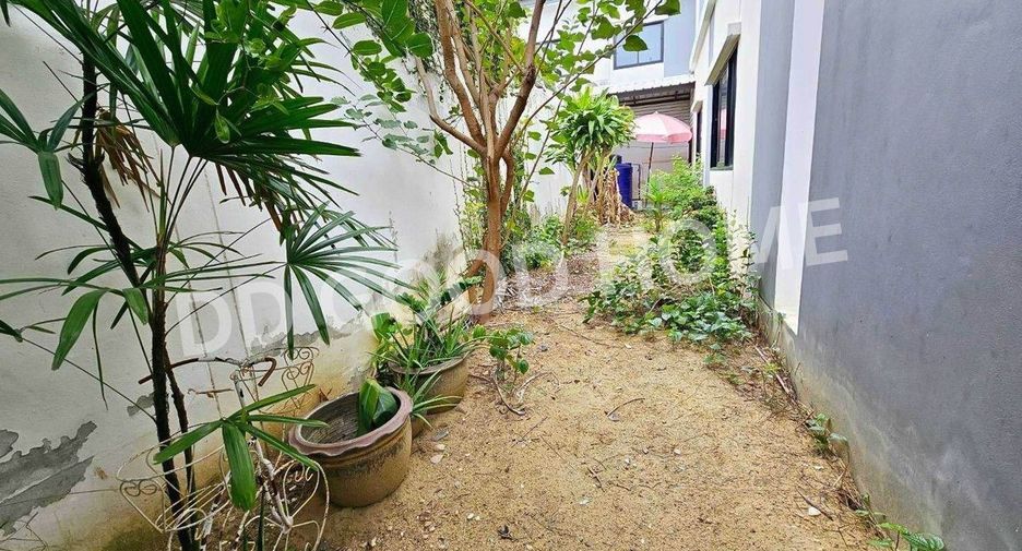 For sale 3 bed townhouse in Mueang Nakhon Pathom, Nakhon Pathom