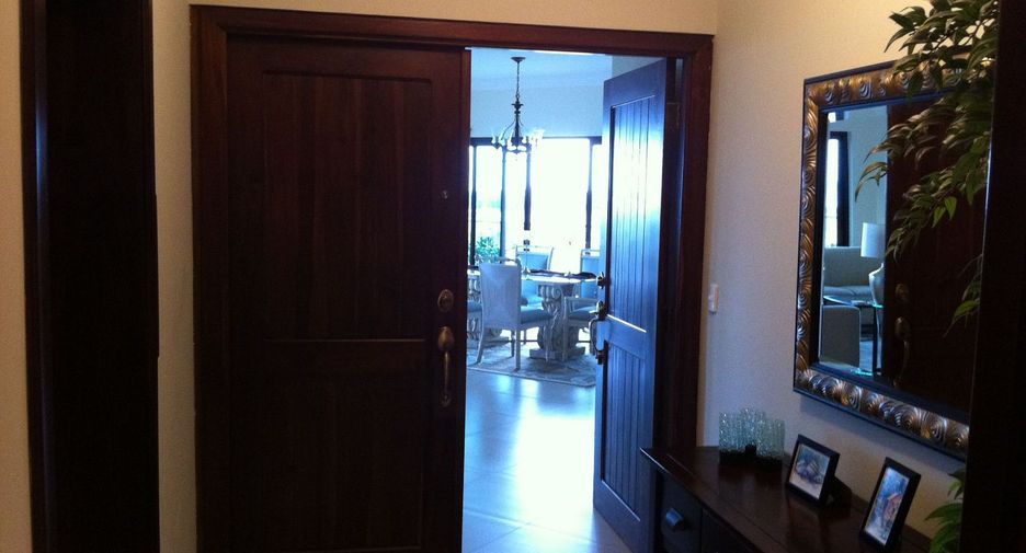 For rent and for sale 4 bedrooms condo 