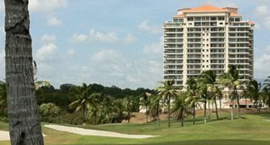 For rent and for sale 4 bedrooms condo 