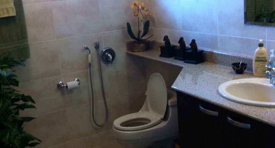 For rent and for sale 4 bedrooms condo 