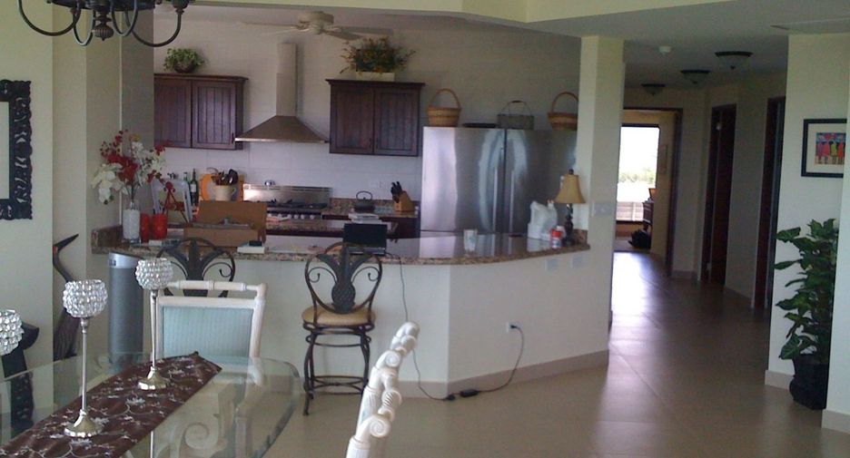 For rent and for sale 4 bedrooms condo 