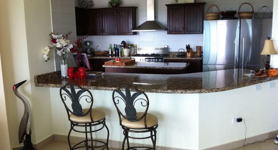 For rent and for sale 4 bedrooms condo 