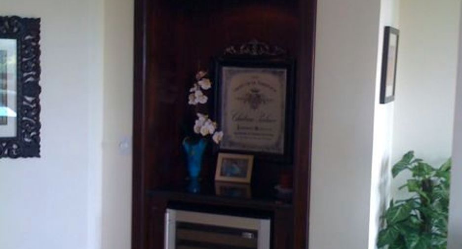 For rent and for sale 4 bedrooms condo 