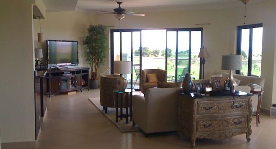 For rent and for sale 4 bedrooms condo 