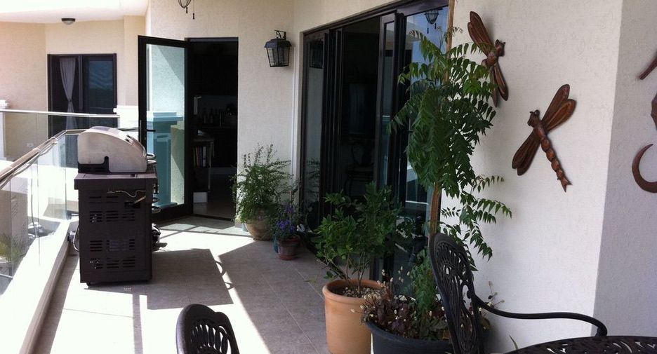For rent and for sale 4 bedrooms condo 