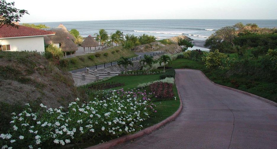 For rent and for sale 4 bedrooms condo 