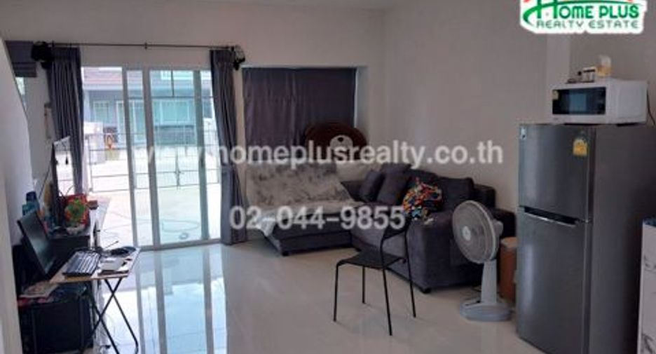 Casa adosada en venta de 2 habitaciones en Krathum Baen, Samut Sakhon