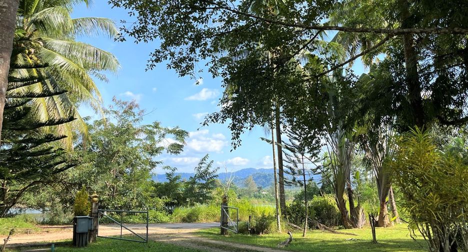 For sale 10 Beds retail Space in Takua Pa, Phang Nga