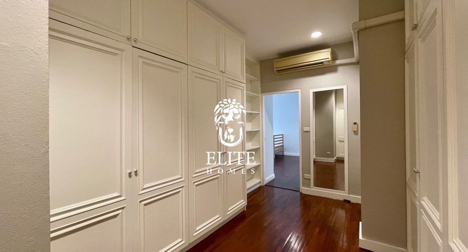 For rent 4 bedrooms condo in Sathon, Bangkok