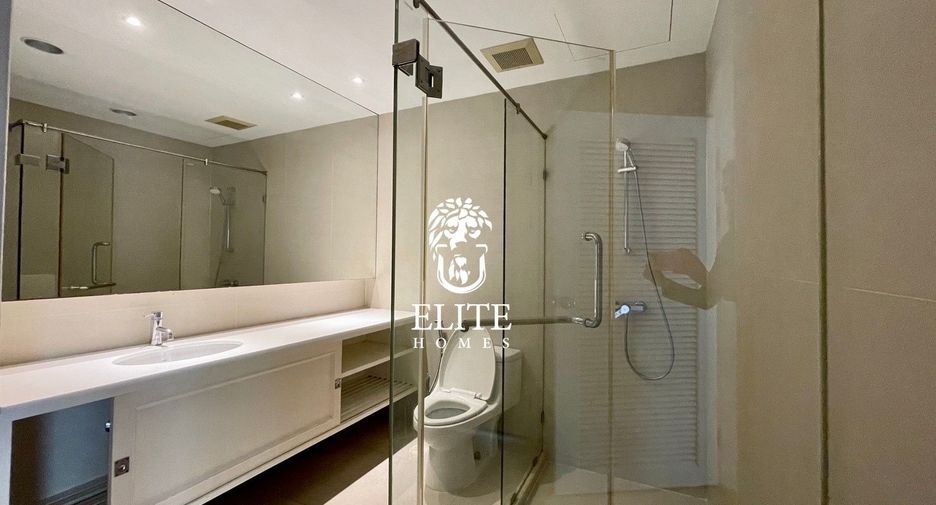 For rent 4 bedrooms condo in Sathon, Bangkok