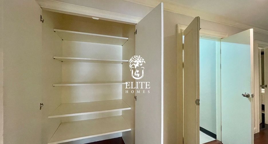 For rent 4 bedrooms condo in Sathon, Bangkok