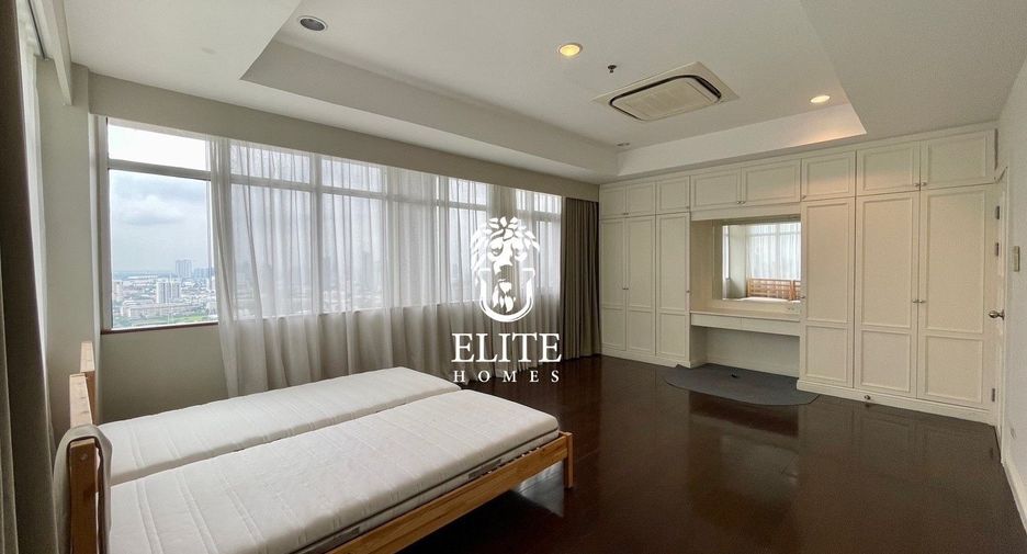For rent 4 bedrooms condo in Sathon, Bangkok