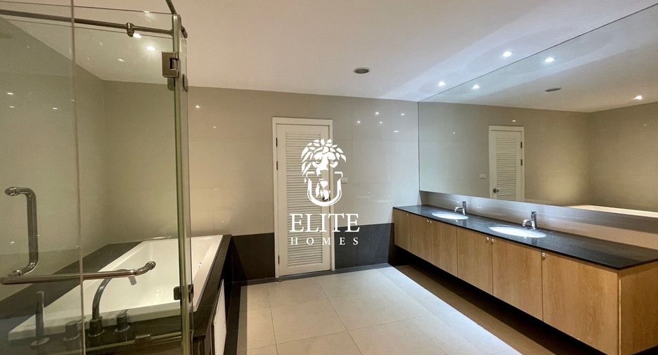 For rent 4 bedrooms condo in Sathon, Bangkok