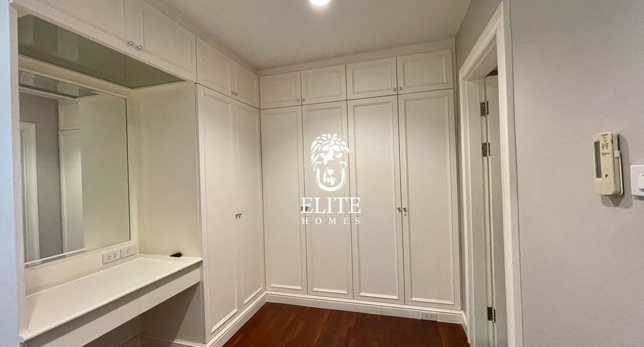 For rent 4 bedrooms condo in Sathon, Bangkok