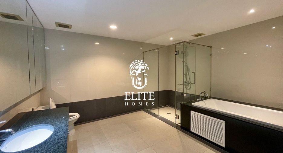 For rent 4 bedrooms condo in Sathon, Bangkok