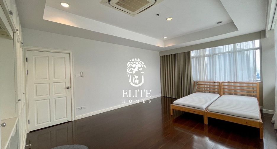 For rent 4 bedrooms condo in Sathon, Bangkok