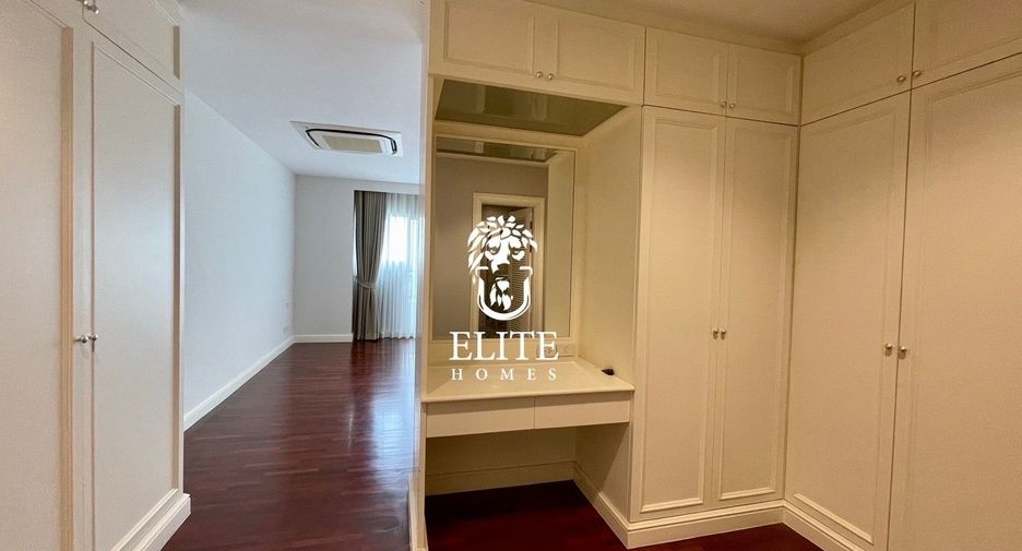 For rent 4 bedrooms condo in Sathon, Bangkok