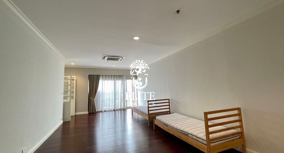 For rent 4 bedrooms condo in Sathon, Bangkok