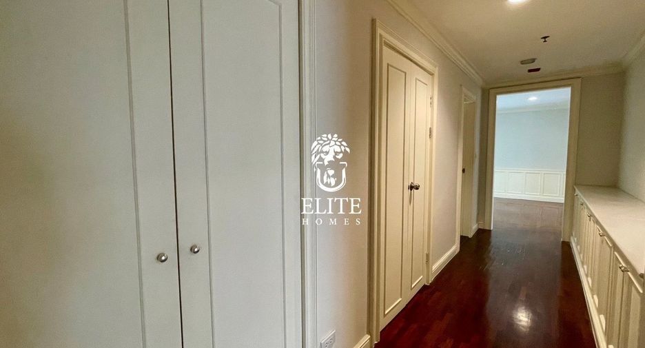 For rent 4 bedrooms condo in Sathon, Bangkok