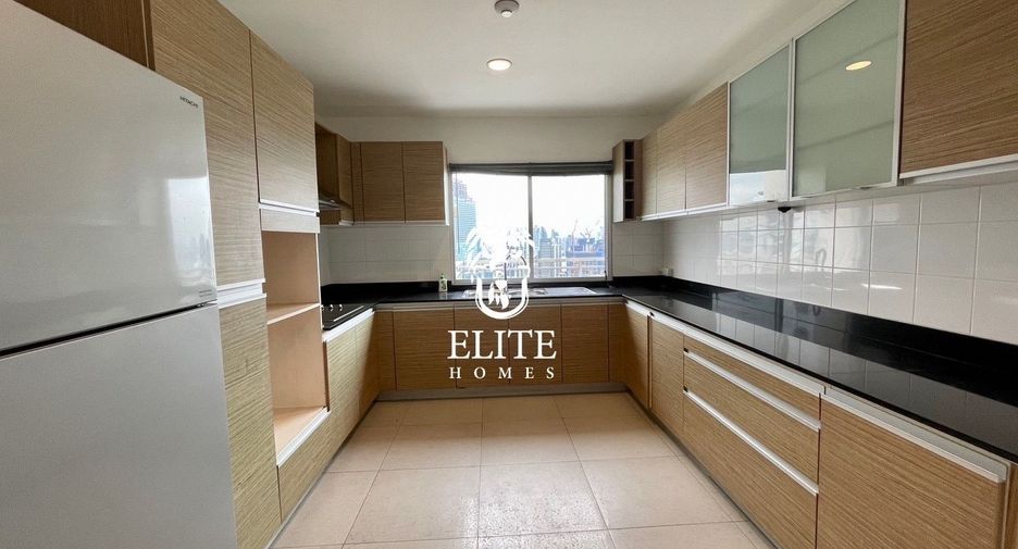 For rent 4 bedrooms condo in Sathon, Bangkok