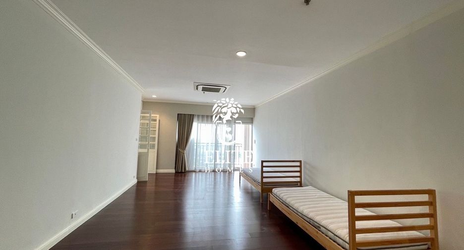 For rent 4 bedrooms condo in Sathon, Bangkok