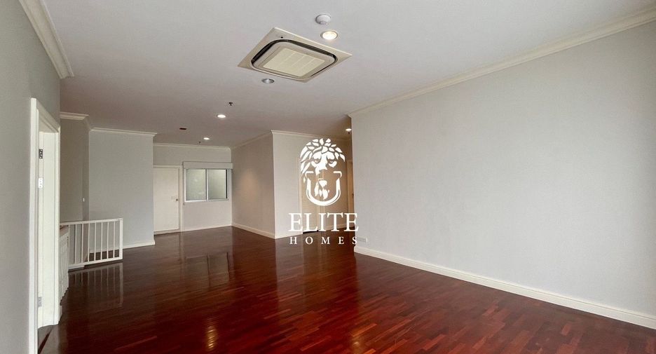 For rent 4 bedrooms condo in Sathon, Bangkok