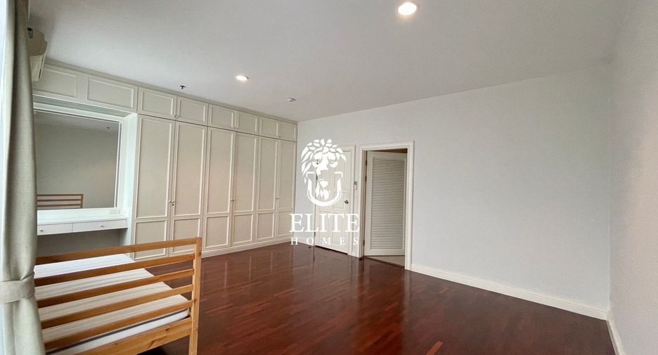 For rent 4 bedrooms condo in Sathon, Bangkok