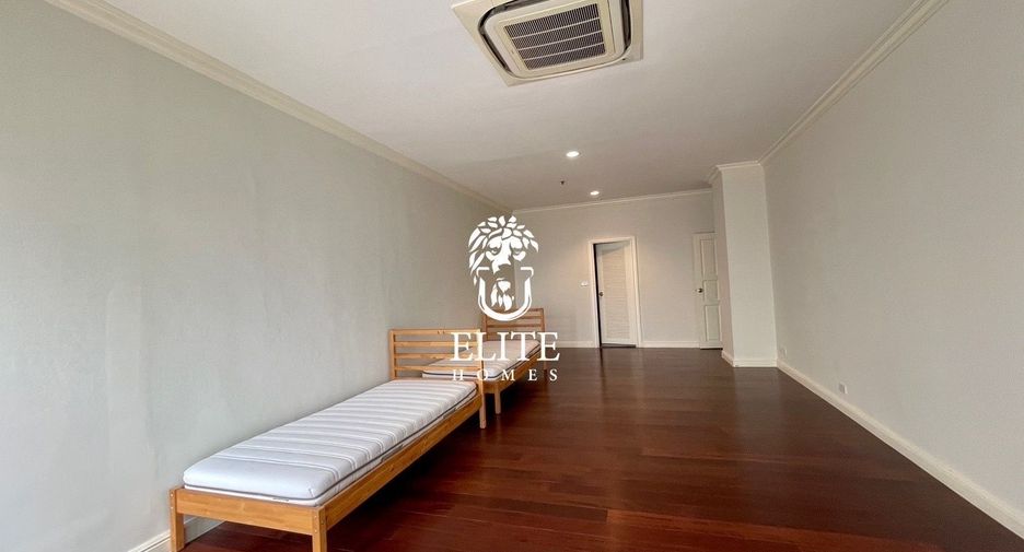 For rent 4 bedrooms condo in Sathon, Bangkok