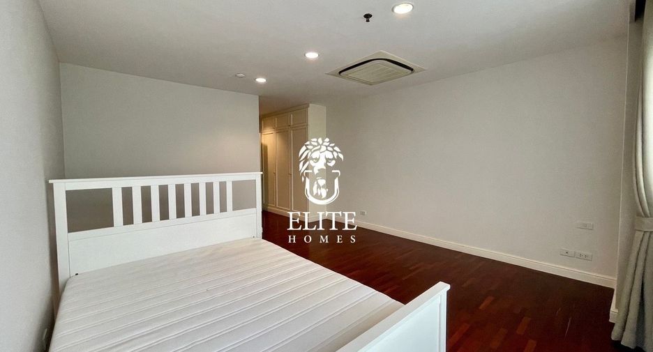 For rent 4 bedrooms condo in Sathon, Bangkok