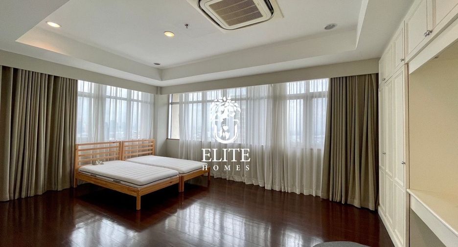 For rent 4 bedrooms condo in Sathon, Bangkok