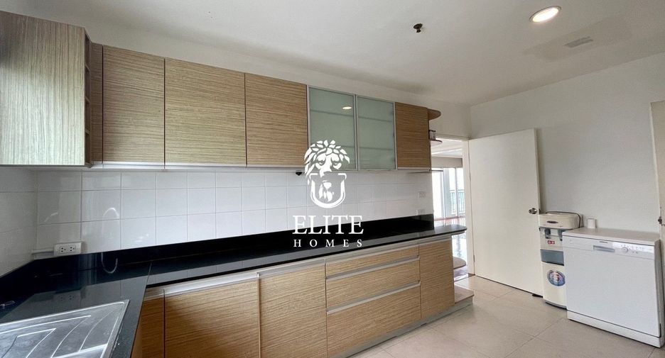 For rent 4 bedrooms condo in Sathon, Bangkok