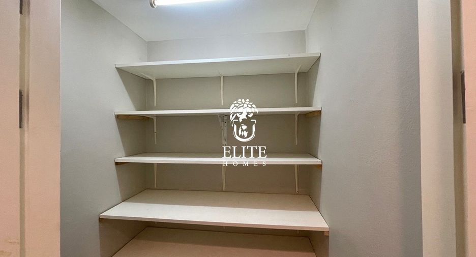 For rent 4 bedrooms condo in Sathon, Bangkok