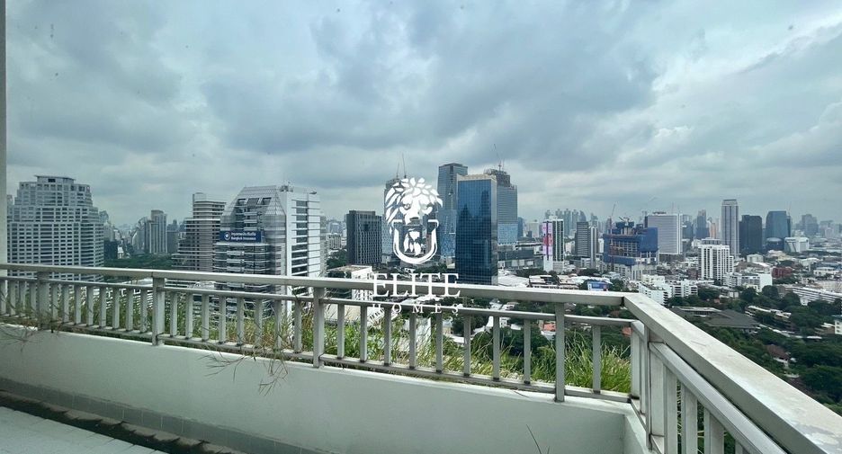 For rent 4 bedrooms condo in Sathon, Bangkok