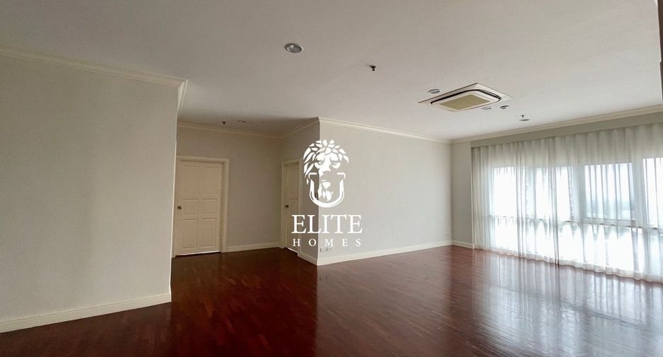 For rent 4 bedrooms condo in Sathon, Bangkok