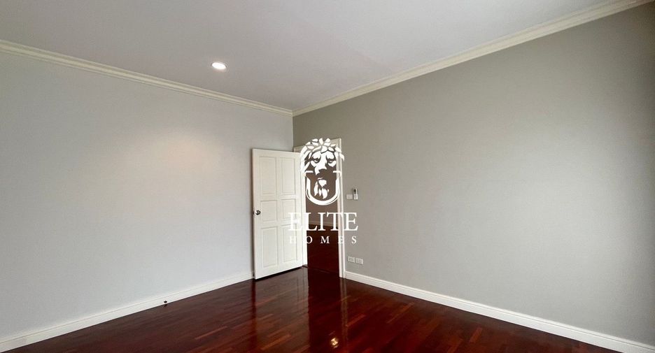 For rent 4 bedrooms condo in Sathon, Bangkok