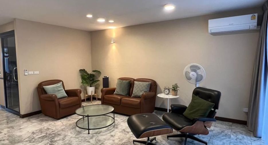 For rent and for sale 4 bedrooms townhouse in Suan Luang, Bangkok