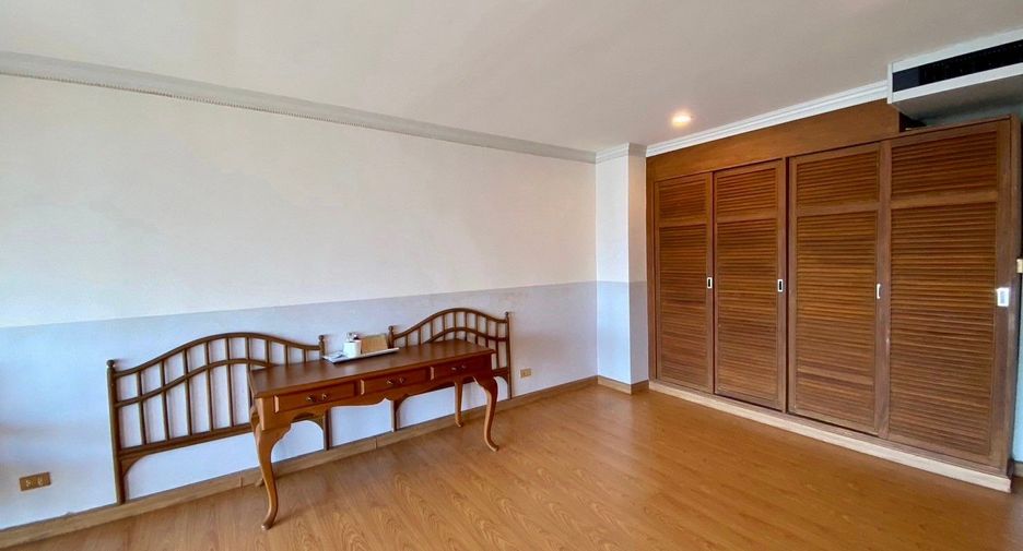 For sale 4 bedrooms condo in Cha Am, Phetchaburi