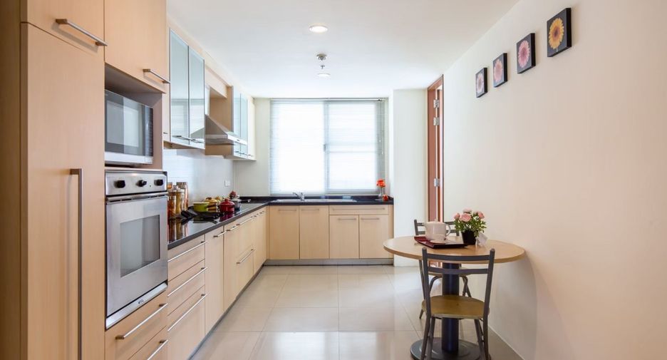 For rent 4 bed serviced apartment in Sathon, Bangkok