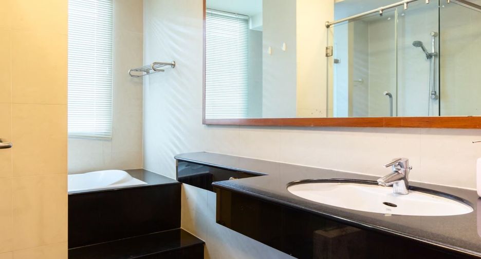 For rent 4 bed serviced apartment in Sathon, Bangkok