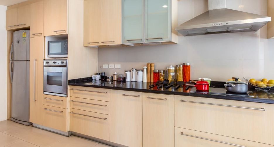 For rent 4 bed serviced apartment in Sathon, Bangkok
